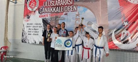 N­i­l­ü­f­e­r­l­i­ ­s­p­o­r­c­u­l­a­r­ ­K­a­r­a­t­e­ ­T­u­r­n­u­v­a­s­ı­’­n­d­a­n­ ­ö­d­ü­l­l­e­ ­d­ö­n­d­ü­